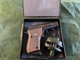 Taurus PT-22, .22 LR (1) Magazine and Box