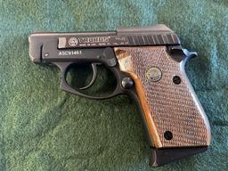 Taurus PT-22, .22 LR (1) Magazine and Box