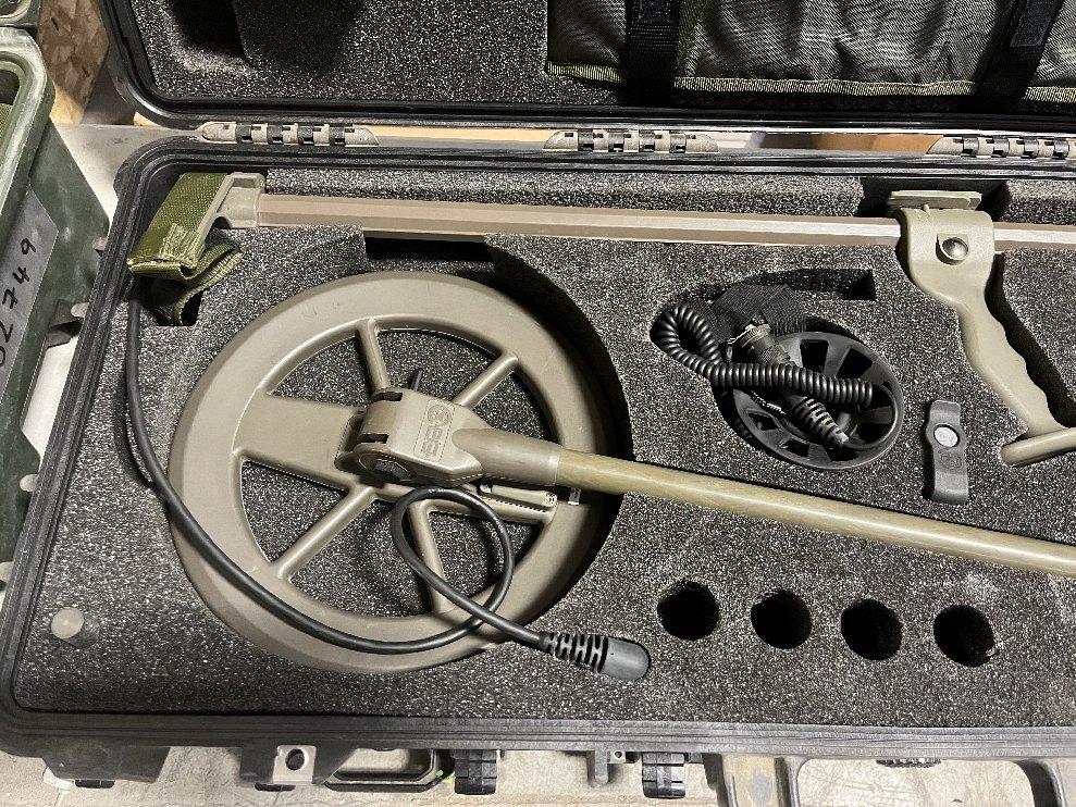 CEIA MIL-D1 metal detector