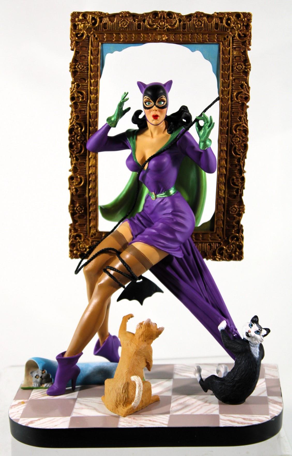 LIMITED EDITION CATWOMAN PIN-UP STATUE