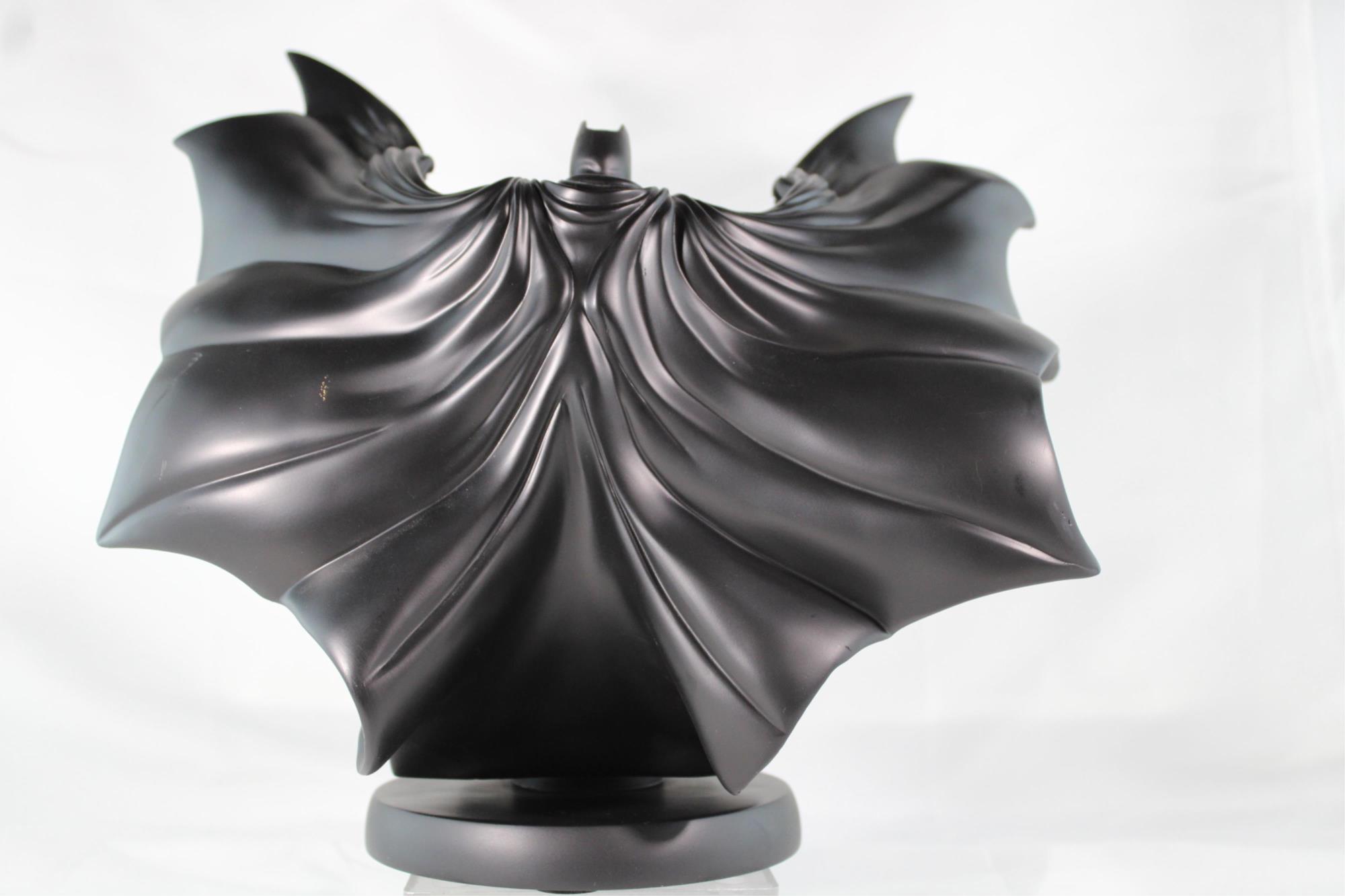 BATMAN BEGINS:BATMAN IN FLIGHT STATUE