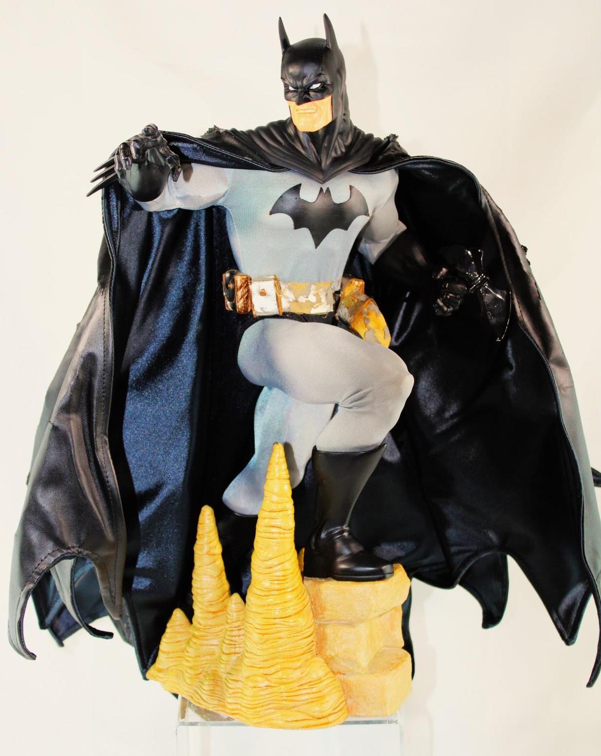 BATMAN MUSEUM QUALITY STATUE