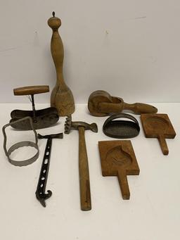 GROUP OF NINE KITCHAEN TOOLS