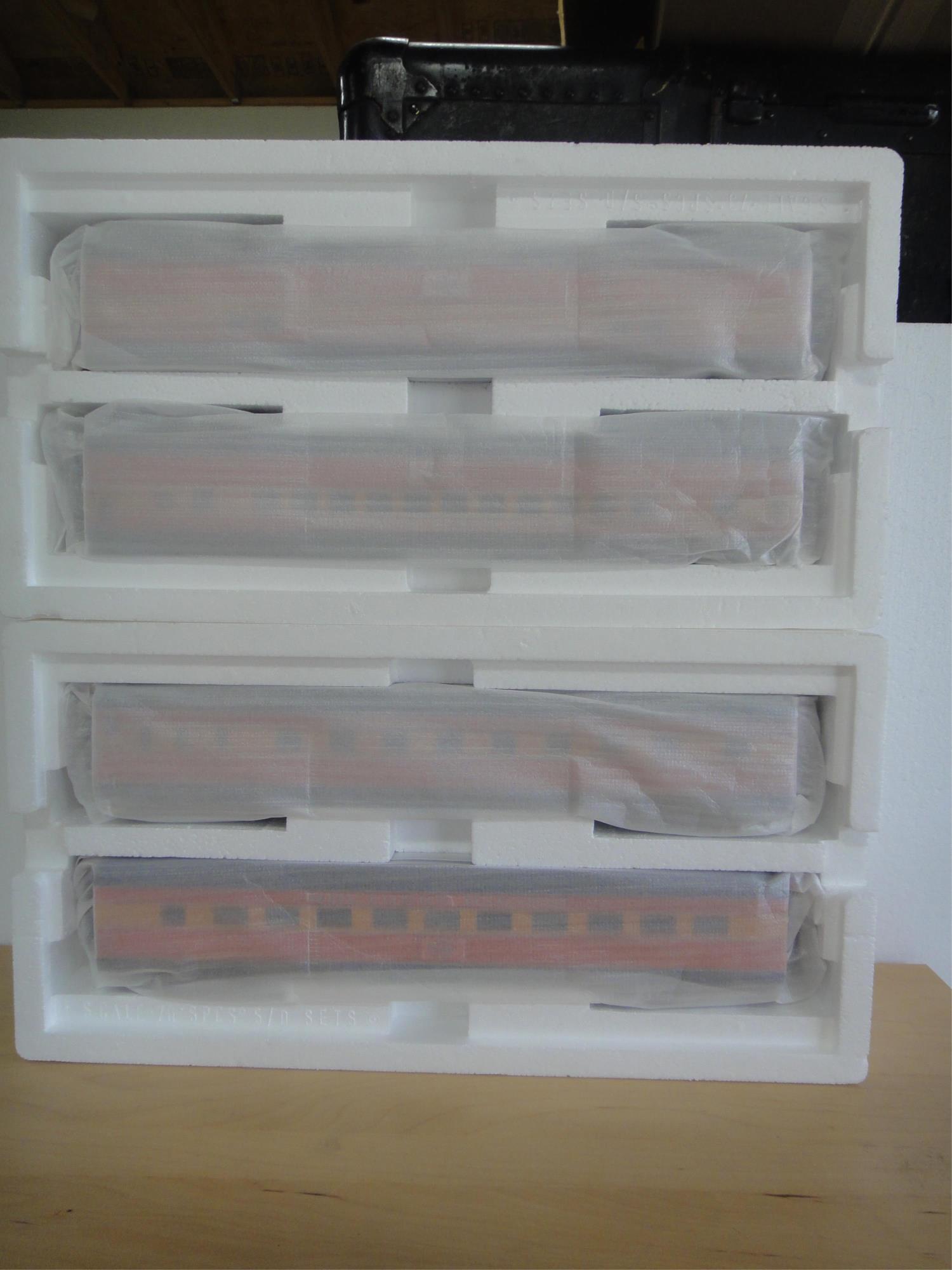 MTH 2 -- 2 CAR SOUTHERN PACIFIC ADD ON PASS SETS