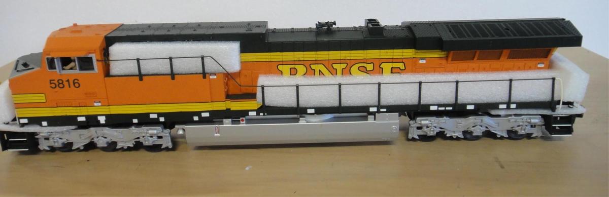 MTH BNSF  AC6000 DIESEL ENGINE NON POWERED