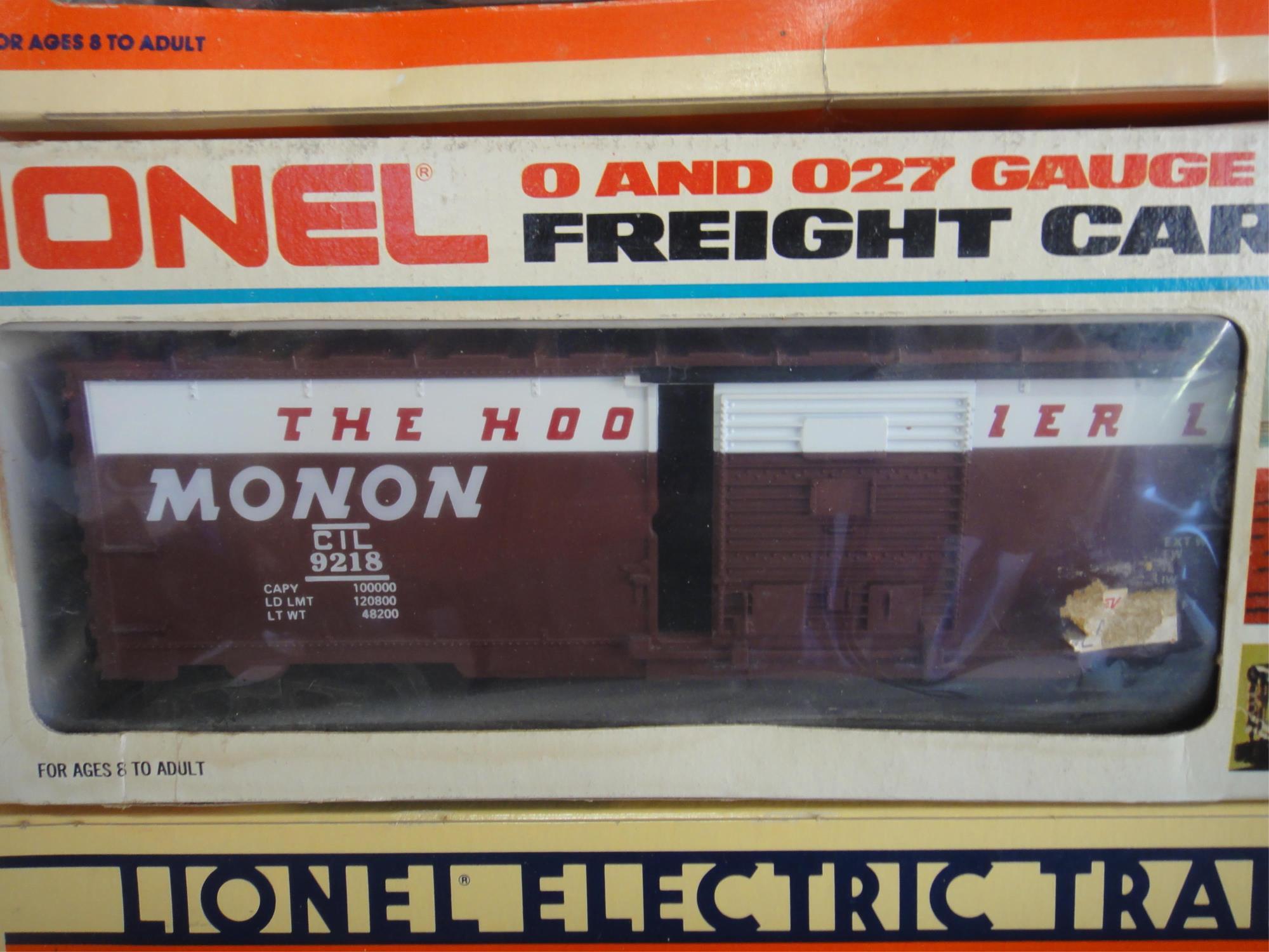 6 LIONEL FREIGHT CARS