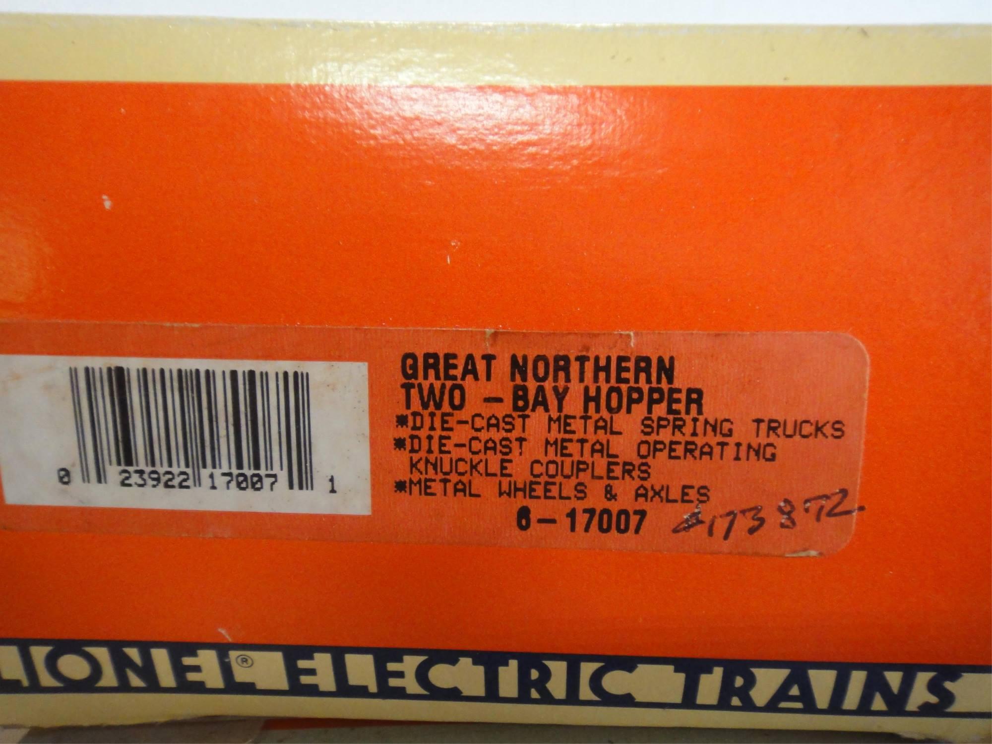 6 LIONEL FREIGHT CARS