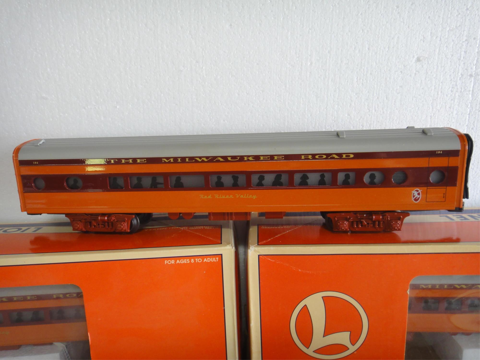 LIONEL 5  ALUMINUM PASSENGER CARS MILWAUKEE RD