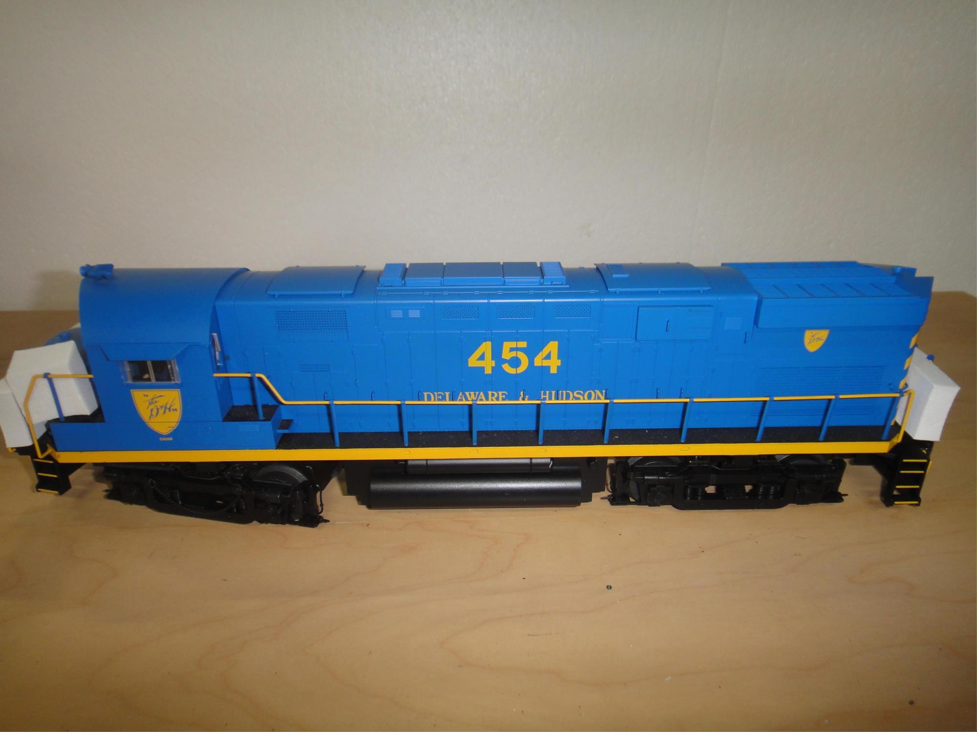 ATLAS O GAUGE C424 PHASE 1 LOCOMOTIVE  UNPOWERED