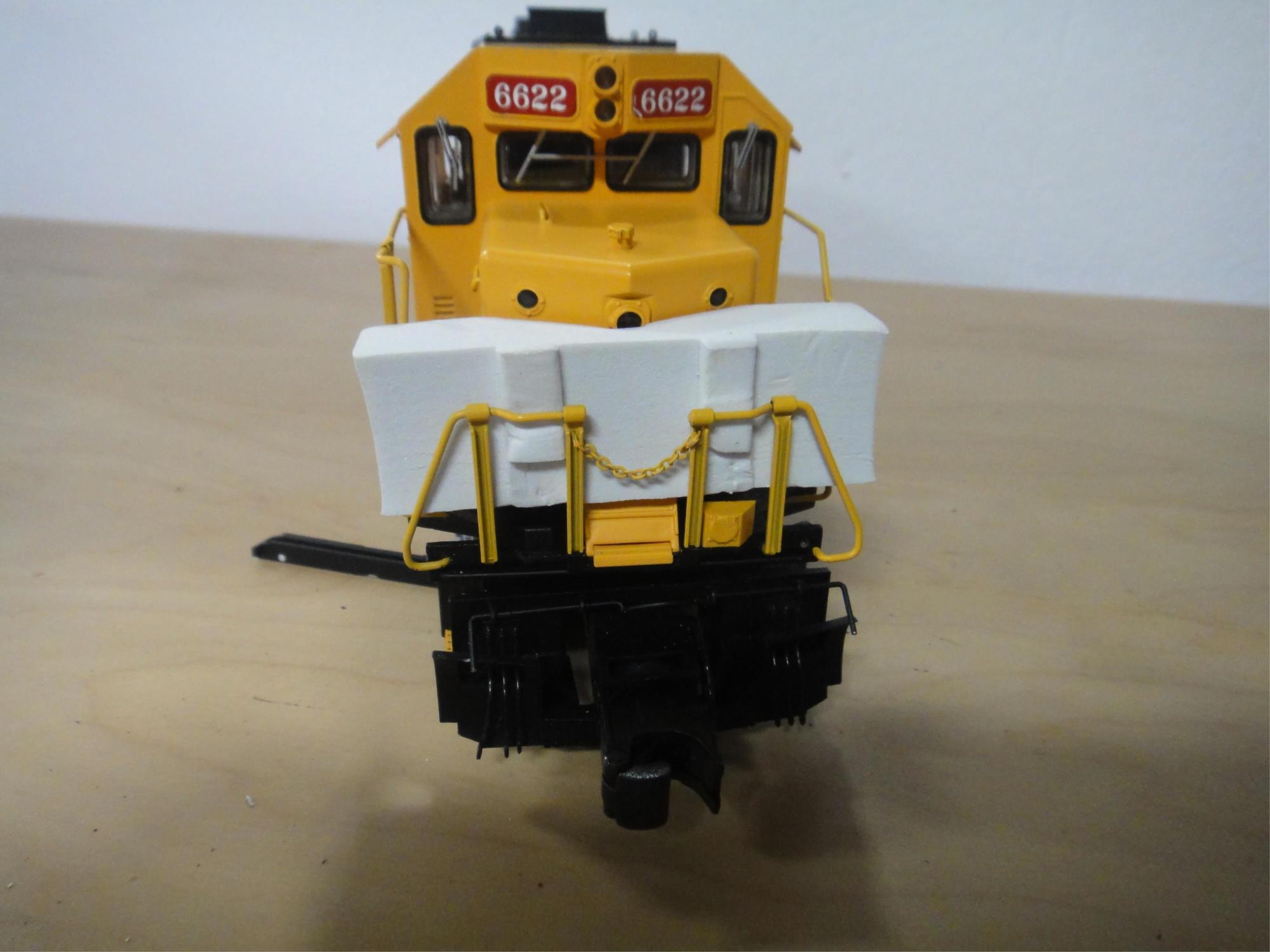 ATLAS O GAUGE GP35 LOCOMOTIVE  UNPOWERED SOME DAMA