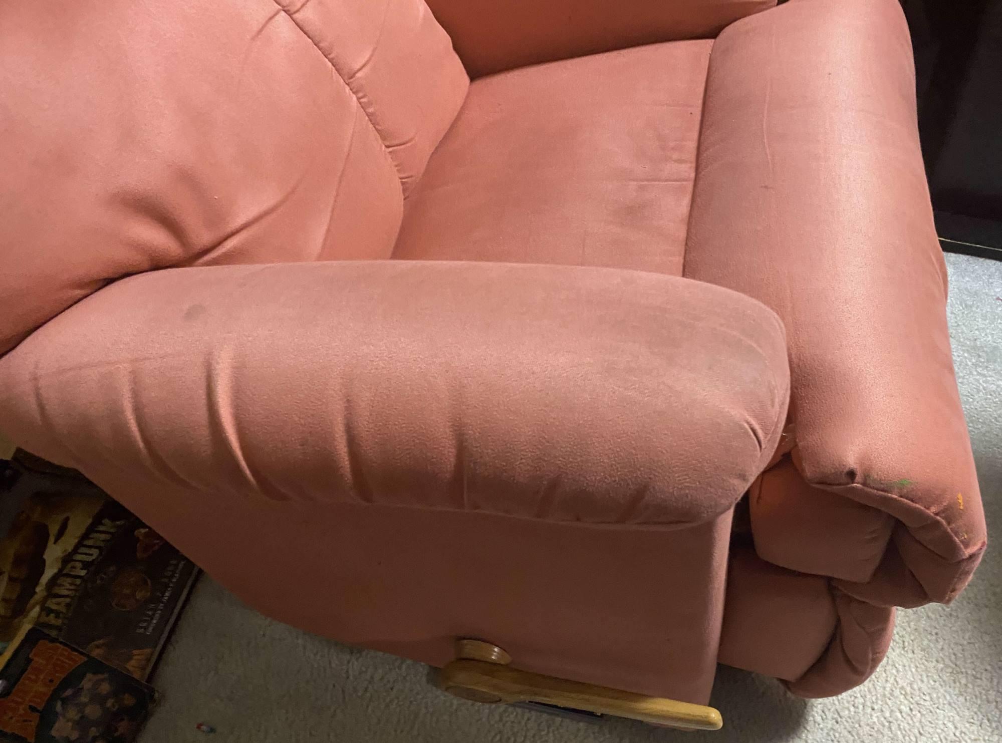 RECLINER WITH COVER BLANKET