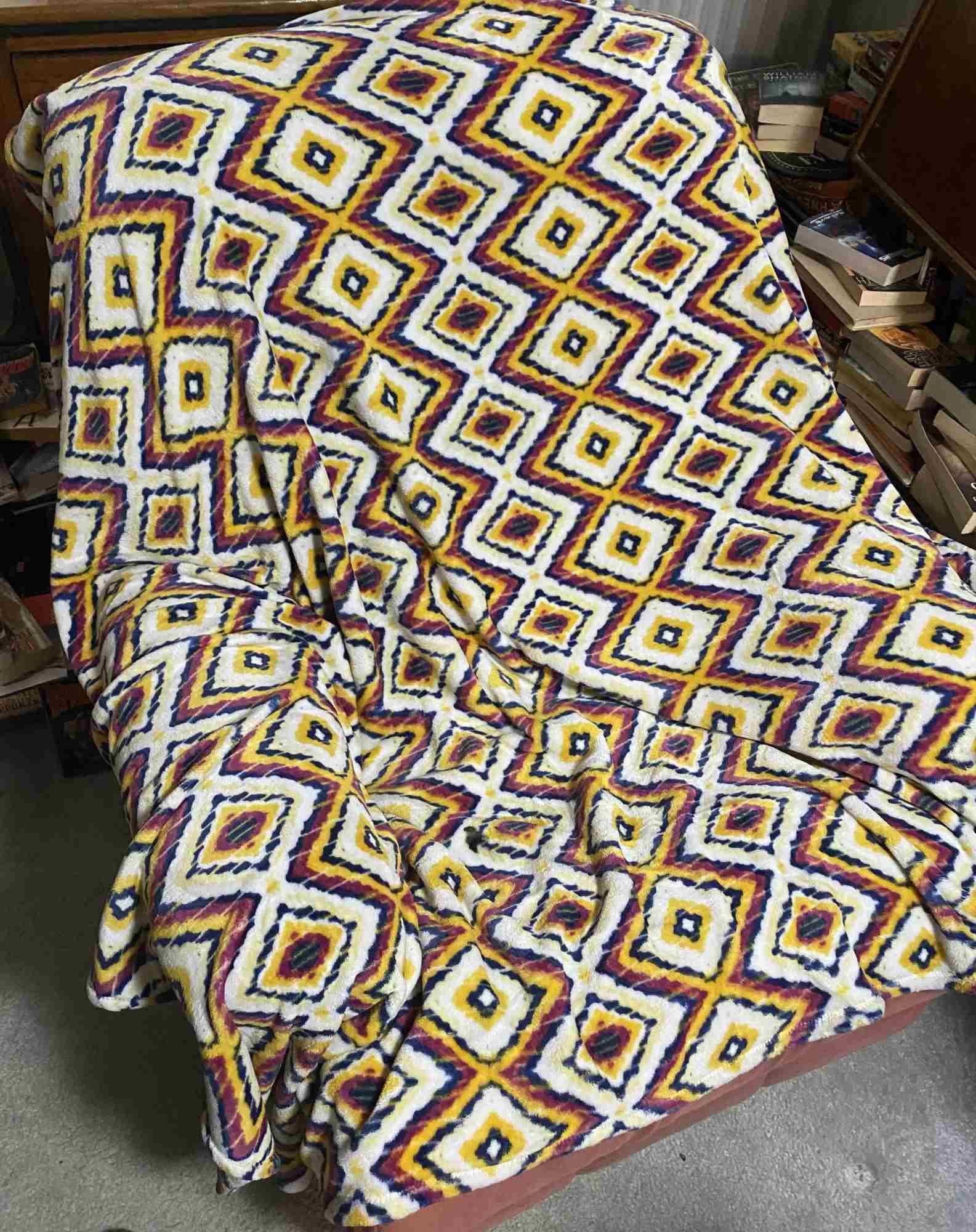 RECLINER WITH COVER BLANKET