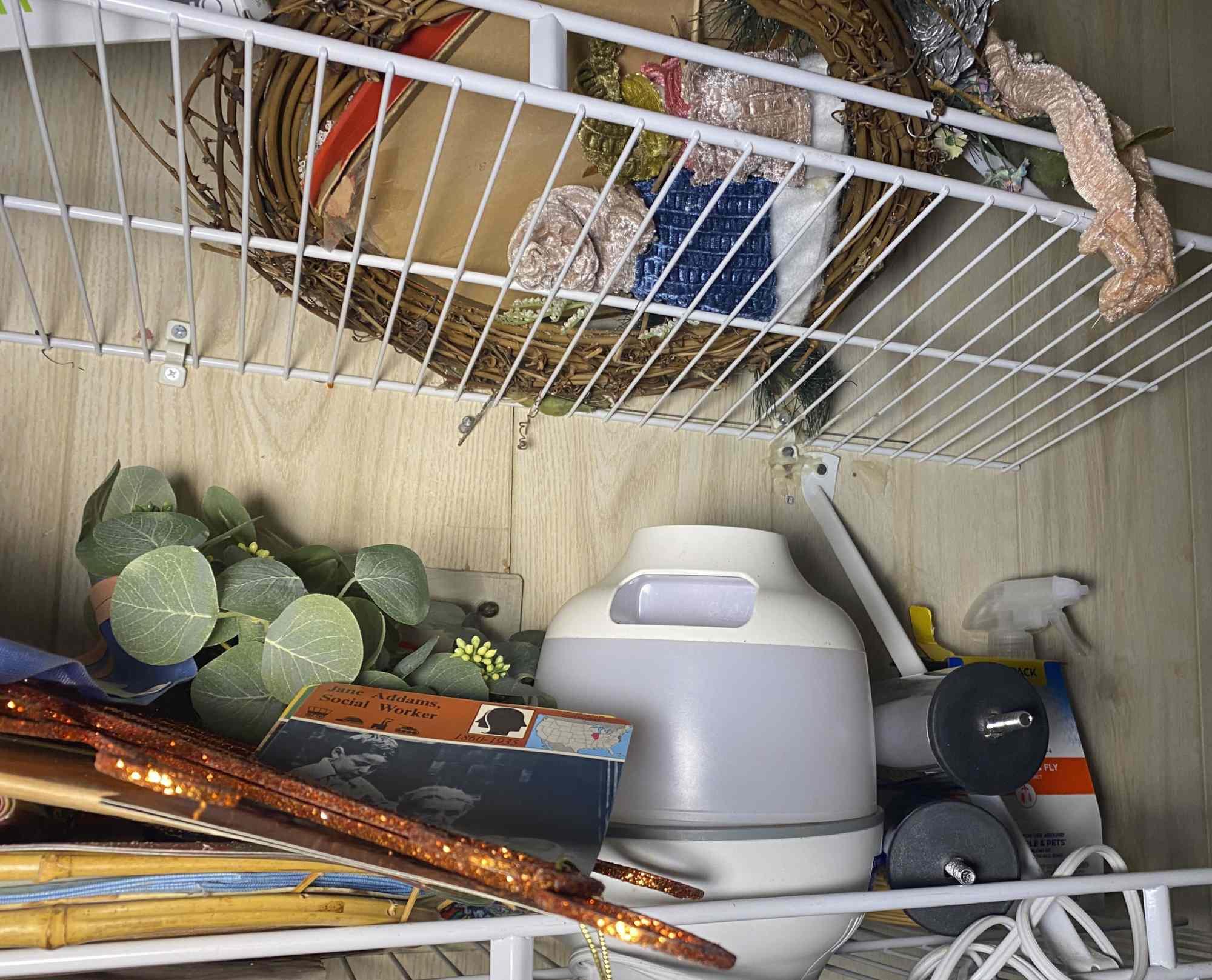 ITEMS LOCATED ON THE WHITE WIRE SHELVES