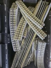 LARGE LOT OF O72 , O82 AND STRAIGHT REAL TRAX
