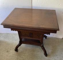 COLLECTOR PIECES - ROSS TABLE WASHSTAND