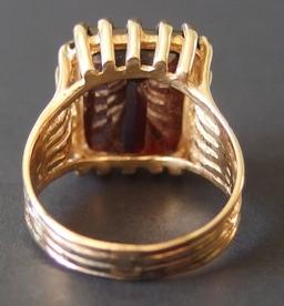 14KT GOLD & GARNET RING