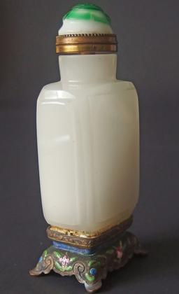 CHINESE WHITE JADE SNUFF BOTTLE