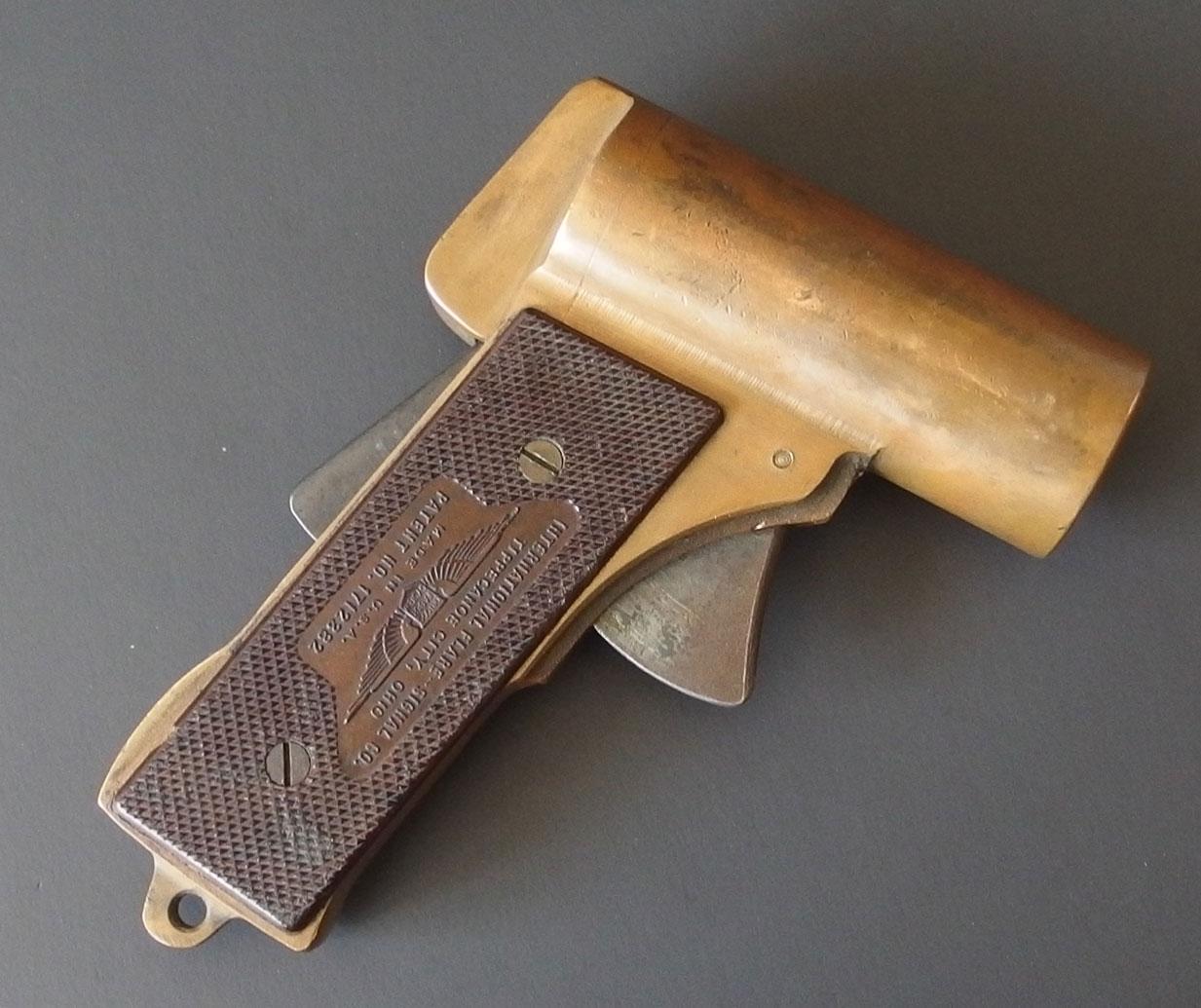 U.S. PYROTECHNIC M2 FLARE PISTOL
