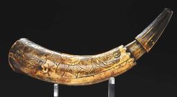 Unusual Engraved Powder Horn Inscribed "pun La" And "wm" With Mirror In Plug.