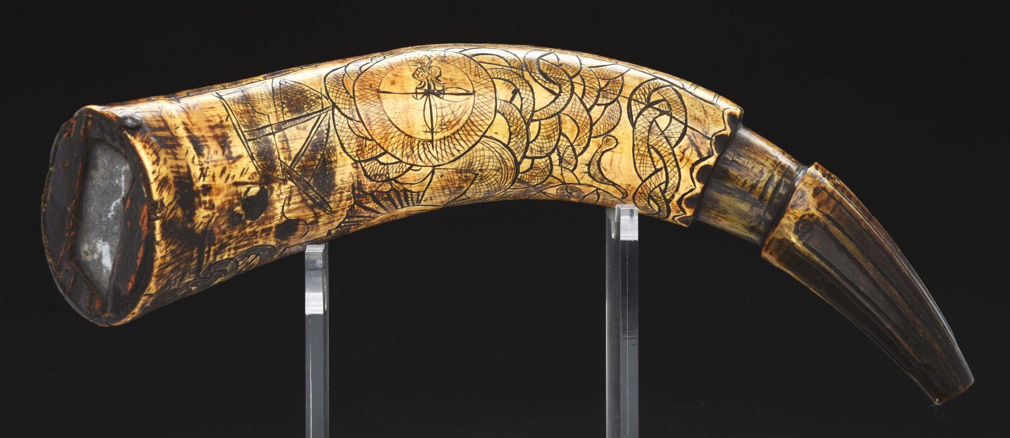 Unusual Engraved Powder Horn Inscribed "pun La" And "wm" With Mirror In Plug.