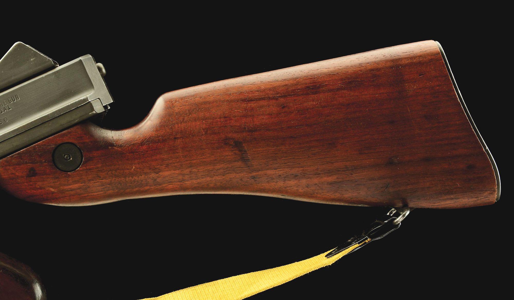 (N) ATTRACTIVE WORLD WAR II AUTO ORDNANCE M1A1 THOMPSON MACHINE GUN WITH ACCESSORIES (CURIO & RELIC)