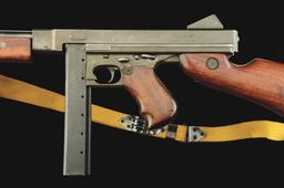 (N) ATTRACTIVE WORLD WAR II AUTO ORDNANCE M1A1 THOMPSON MACHINE GUN WITH ACCESSORIES (CURIO & RELIC)