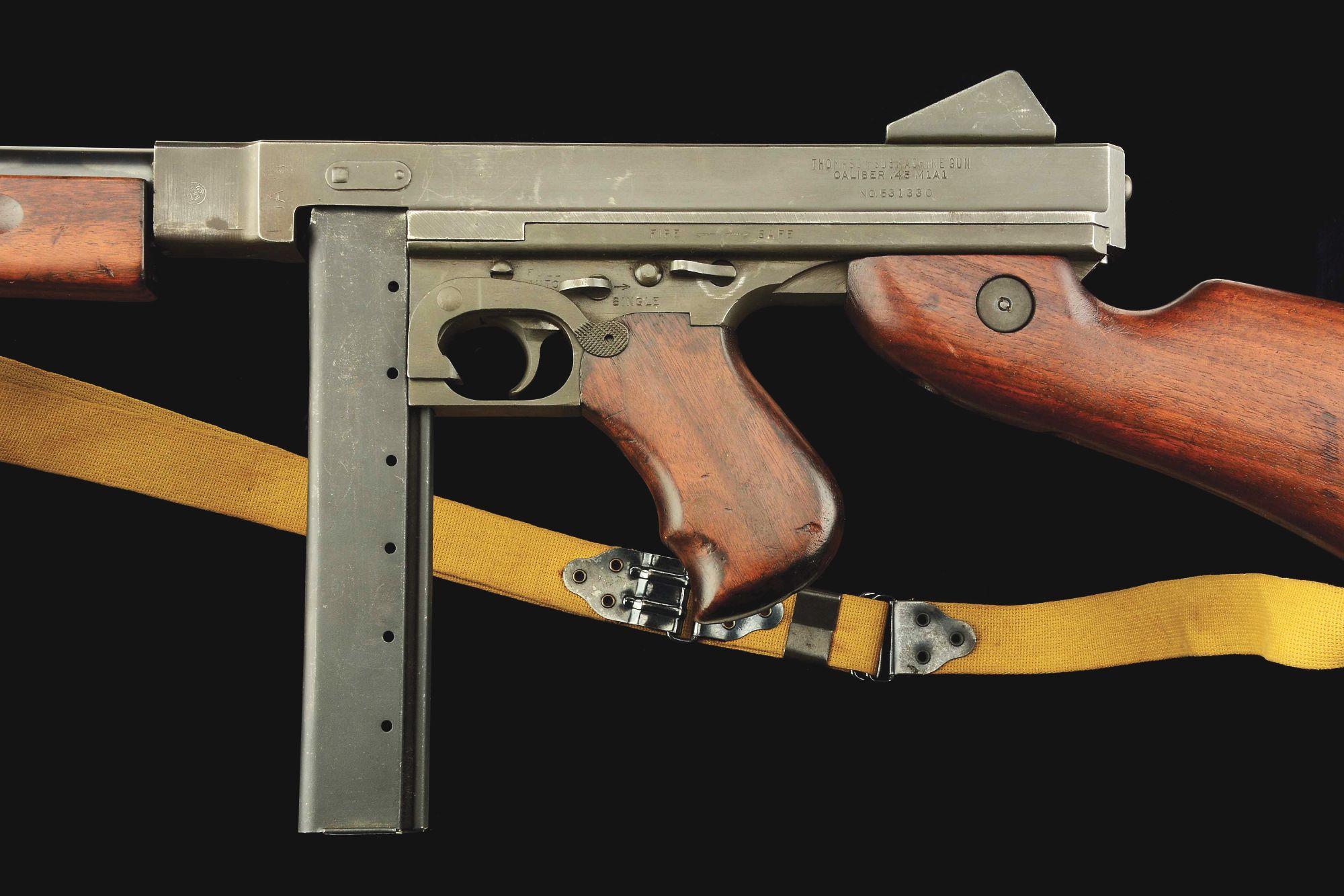 (N) ATTRACTIVE WORLD WAR II AUTO ORDNANCE M1A1 THOMPSON MACHINE GUN WITH ACCESSORIES (CURIO & RELIC)