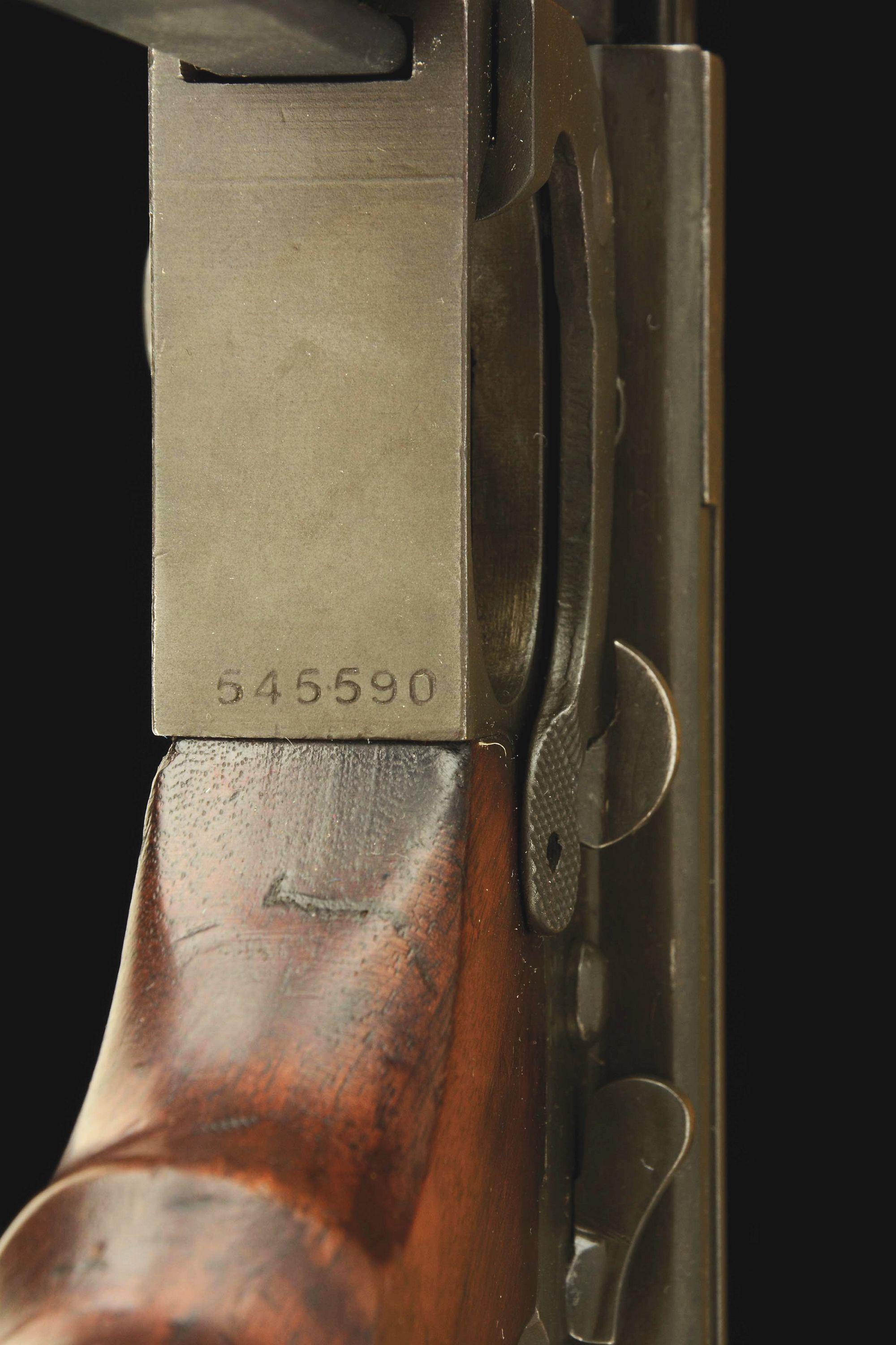 (N) ATTRACTIVE WORLD WAR II AUTO ORDNANCE M1A1 THOMPSON MACHINE GUN WITH ACCESSORIES (CURIO & RELIC)