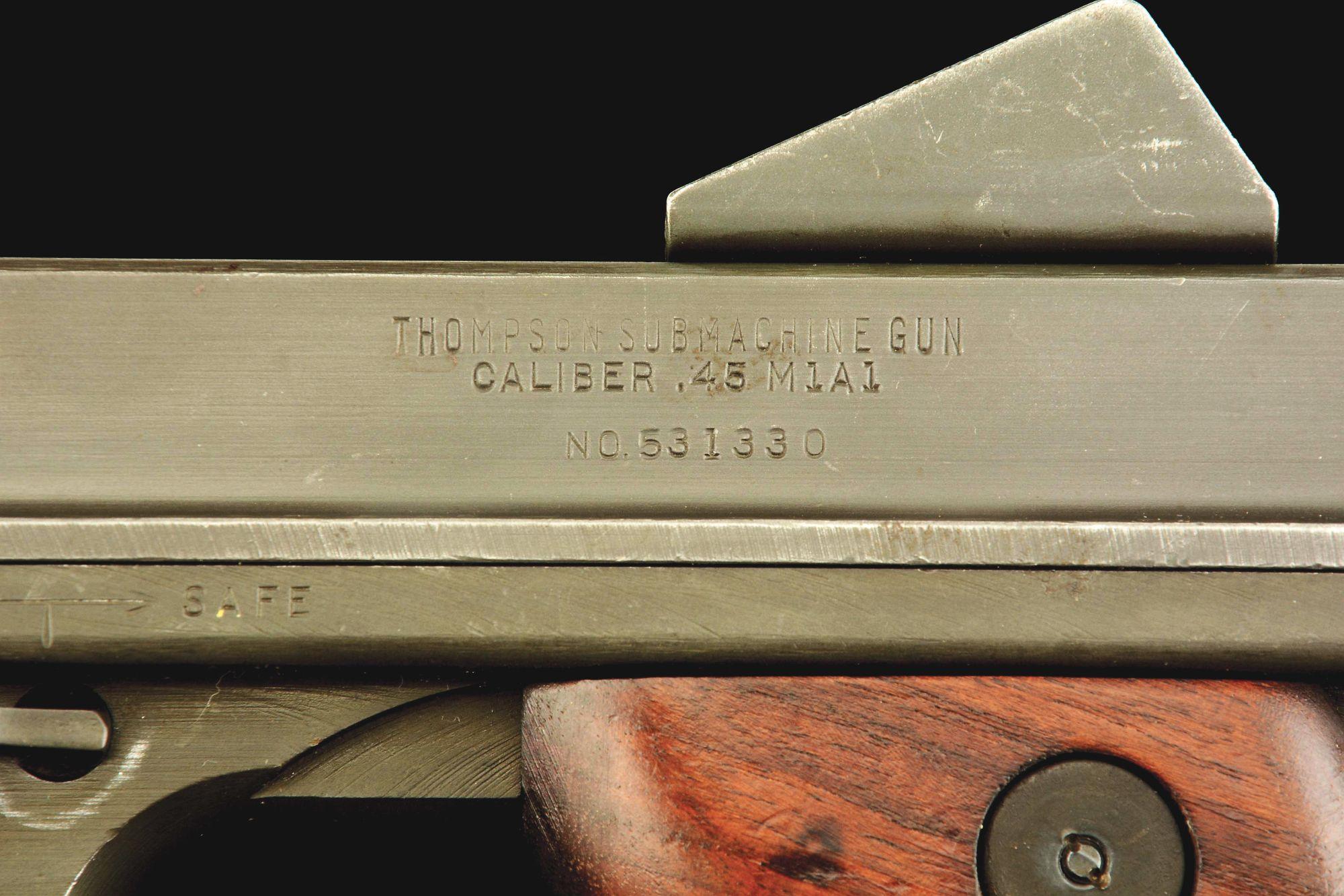 (N) ATTRACTIVE WORLD WAR II AUTO ORDNANCE M1A1 THOMPSON MACHINE GUN WITH ACCESSORIES (CURIO & RELIC)