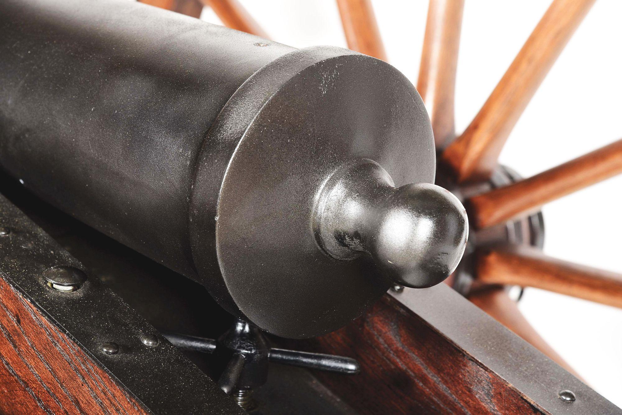 WELL-MADE FULL SCALE 3 POUNDER REVOLUTIONARY WAR STYLE CANNON WITH ACCESSORIES.