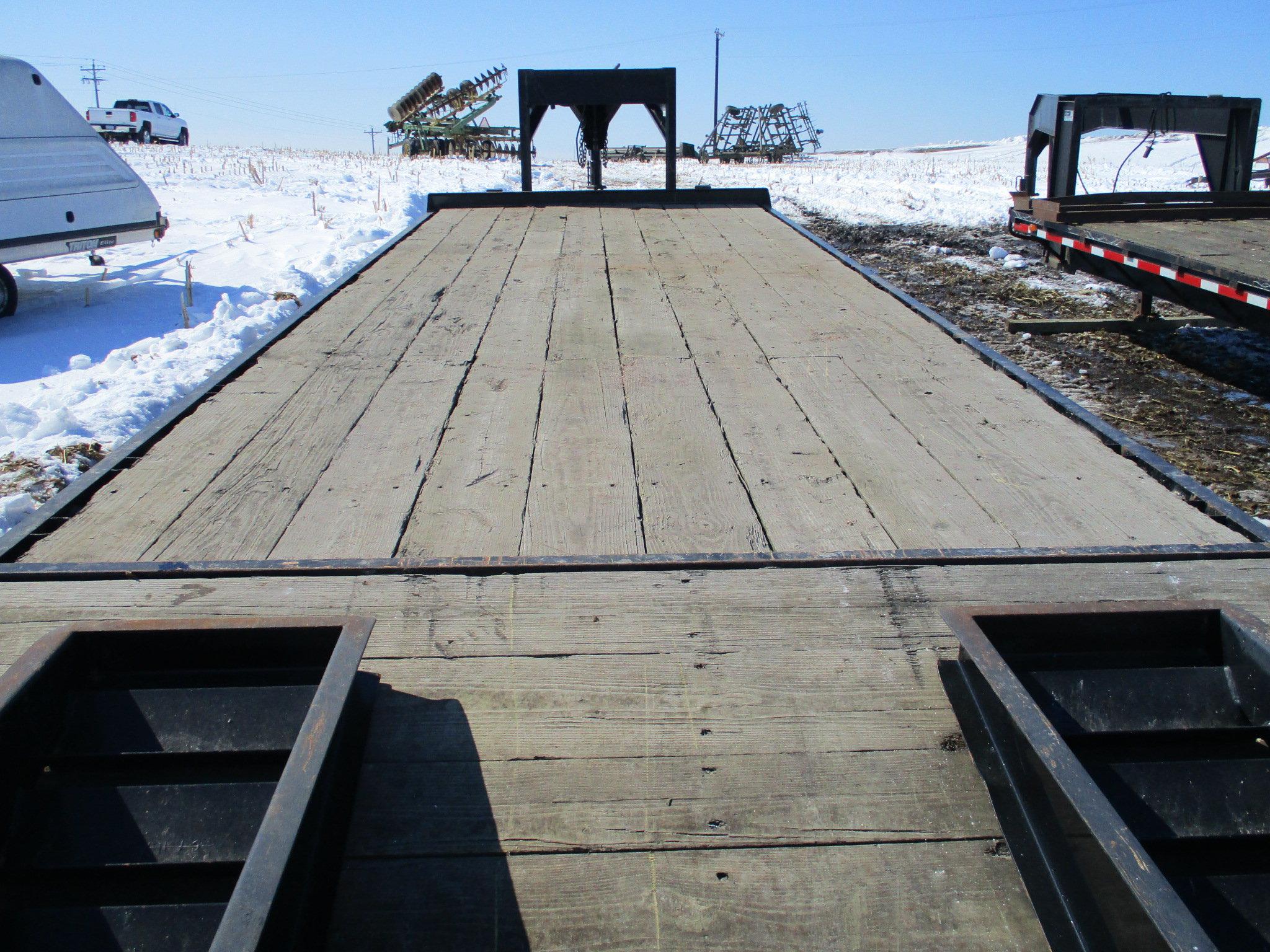 2003 Felling FT18, 30 ft. gooseneck trailer, tandem dual axles, dove tail, ramps