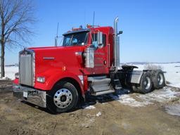 2004 Kenworth W900 day cab, 619,186 miles showing, Cat C13 engine, 13 sp. Alum rims, very clean