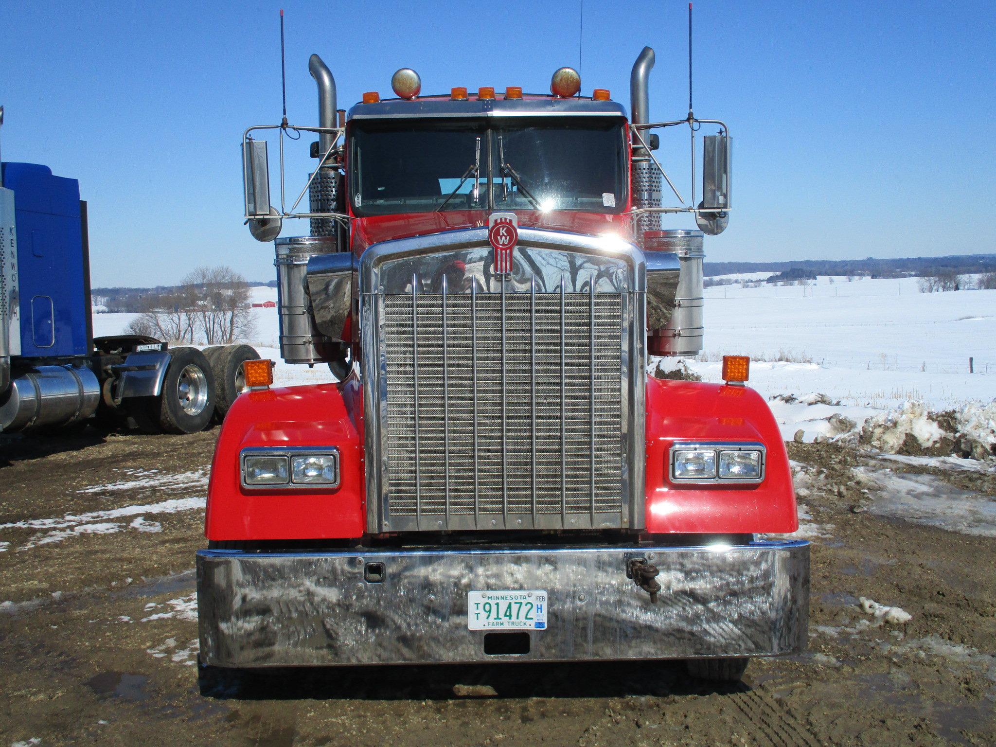 2004 Kenworth W900 day cab, 619,186 miles showing, Cat C13 engine, 13 sp. Alum rims, very clean