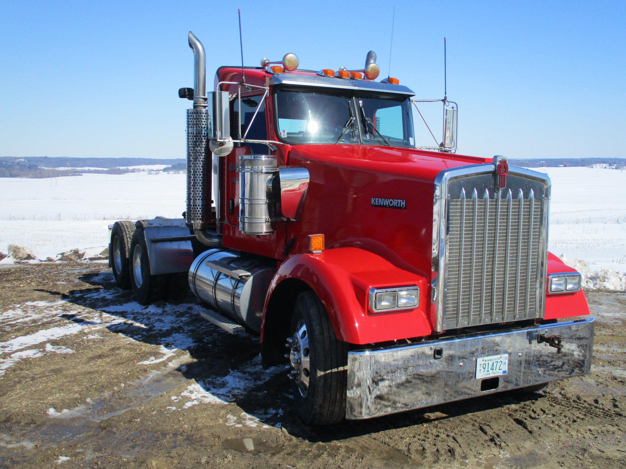2004 Kenworth W900 day cab, 619,186 miles showing, Cat C13 engine, 13 sp. Alum rims, very clean
