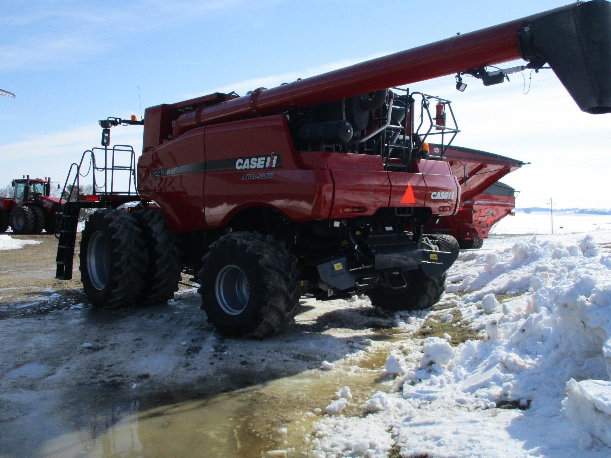 2015 Case IH 8240, 823 Sept. hrs. 1,386 eng. hrs. auto guidance Nav. II controller 700 Pro monitor,