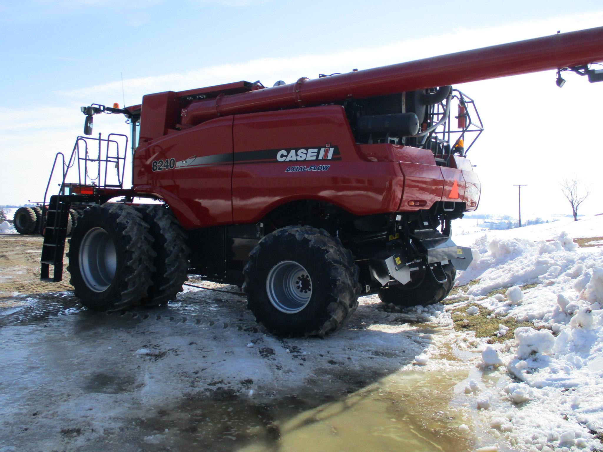 2015 Case IH 8240, 823 Sept. hrs. 1,386 eng. hrs. auto guidance Nav. II controller 700 Pro monitor,