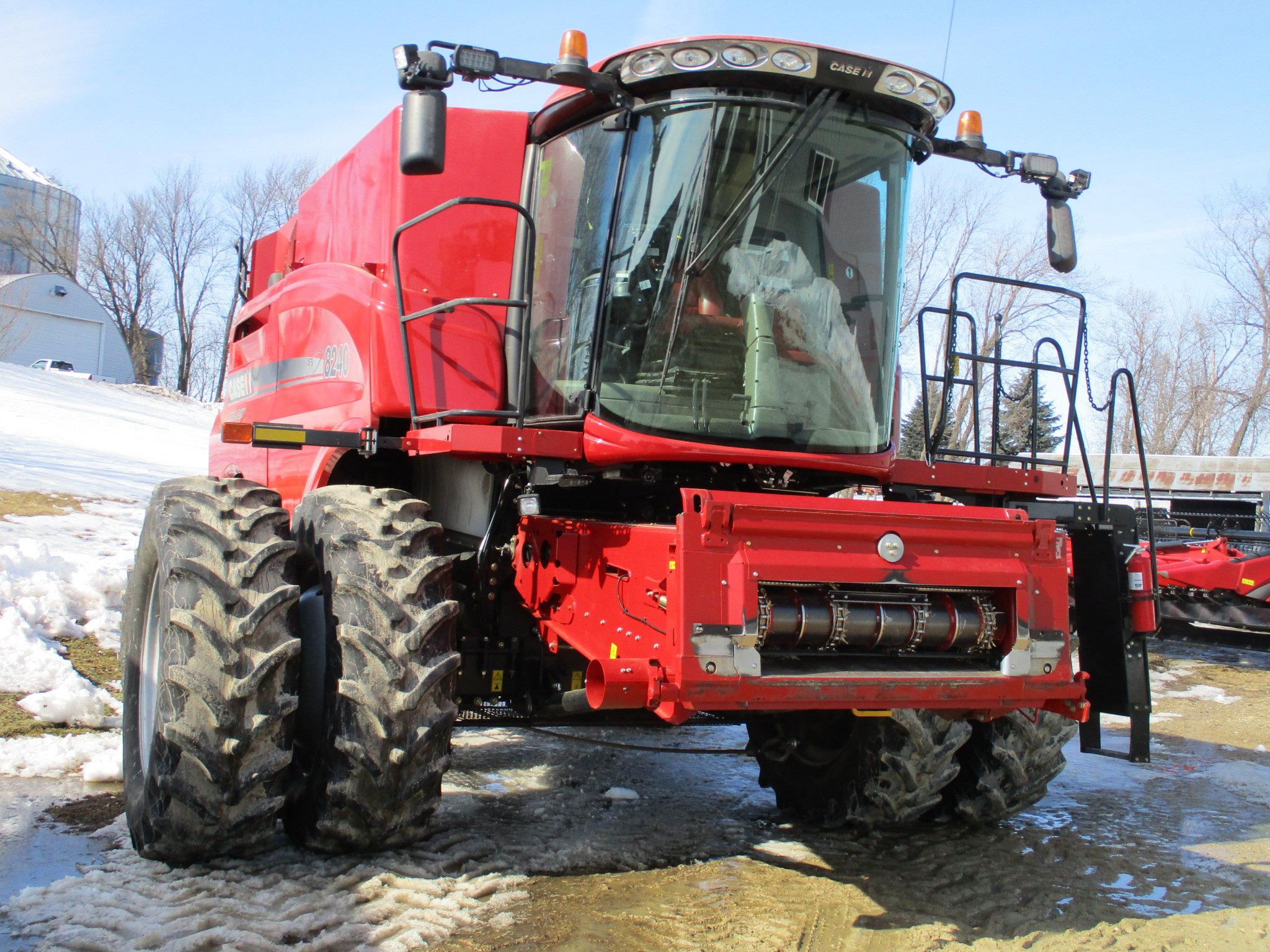 2015 Case IH 8240, 823 Sept. hrs. 1,386 eng. hrs. auto guidance Nav. II controller 700 Pro monitor,