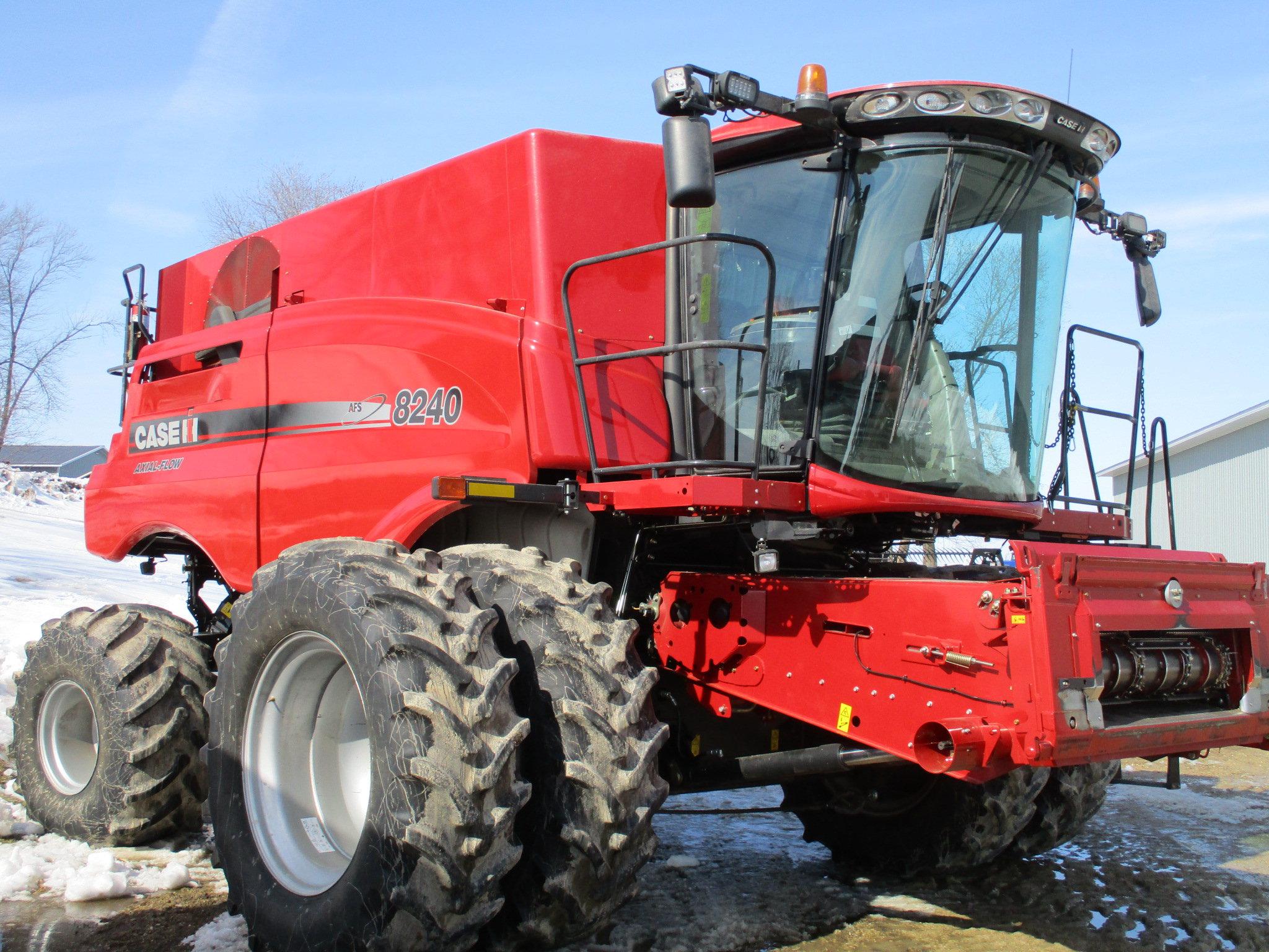 2015 Case IH 8240, 823 Sept. hrs. 1,386 eng. hrs. auto guidance Nav. II controller 700 Pro monitor,