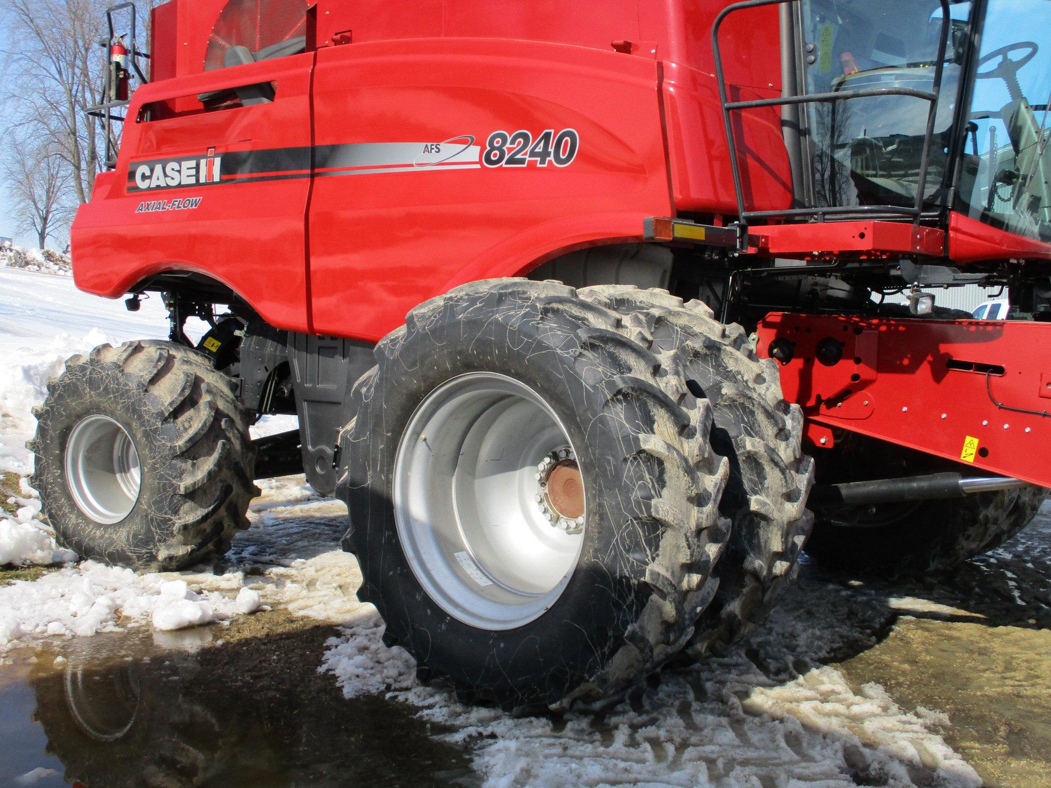 2015 Case IH 8240, 823 Sept. hrs. 1,386 eng. hrs. auto guidance Nav. II controller 700 Pro monitor,