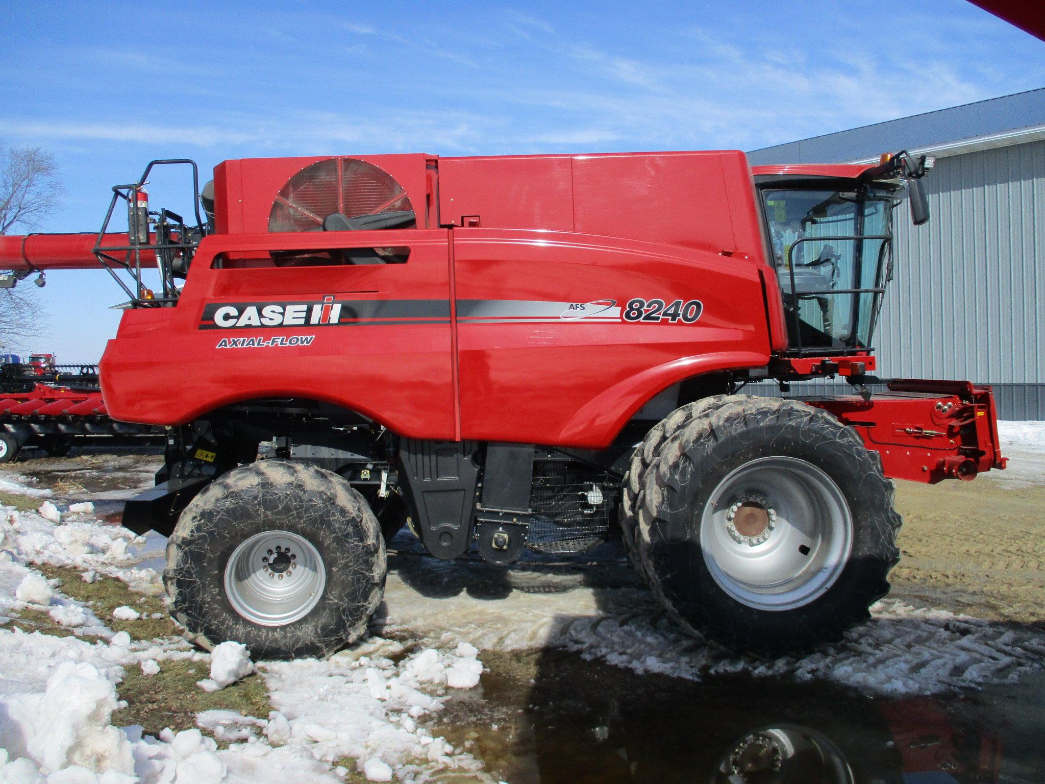 2015 Case IH 8240, 823 Sept. hrs. 1,386 eng. hrs. auto guidance Nav. II controller 700 Pro monitor,