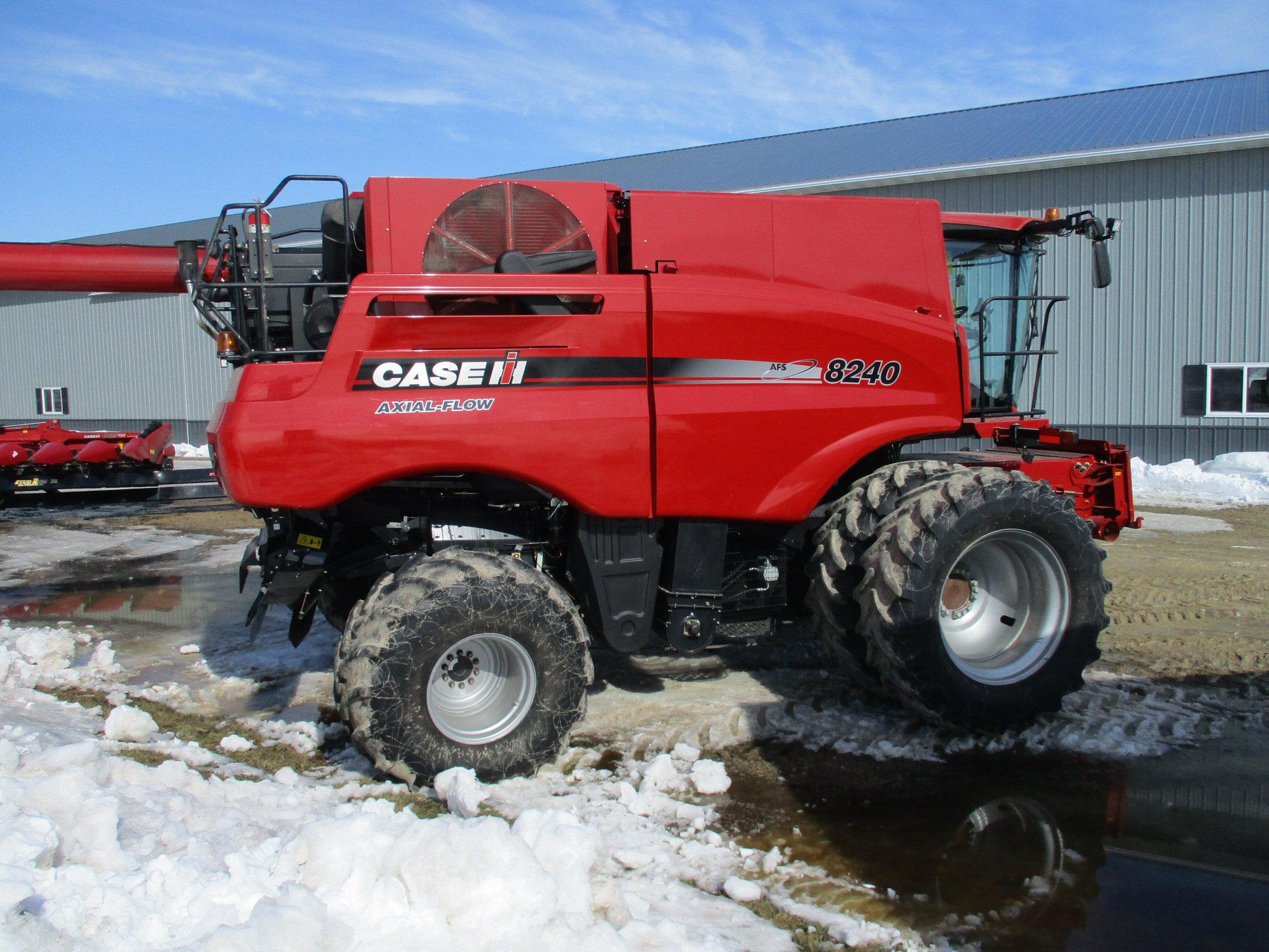 2015 Case IH 8240, 823 Sept. hrs. 1,386 eng. hrs. auto guidance Nav. II controller 700 Pro monitor,