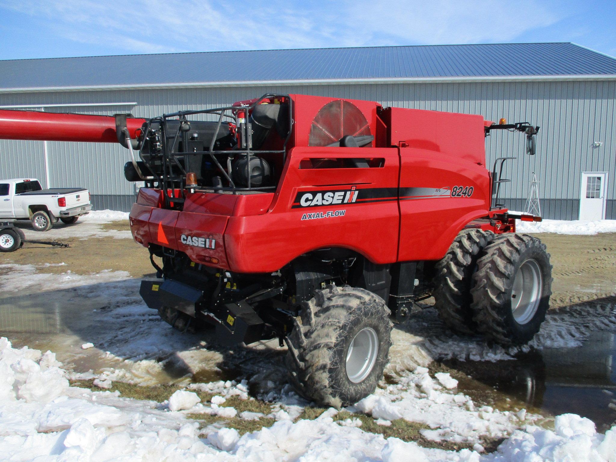 2015 Case IH 8240, 823 Sept. hrs. 1,386 eng. hrs. auto guidance Nav. II controller 700 Pro monitor,
