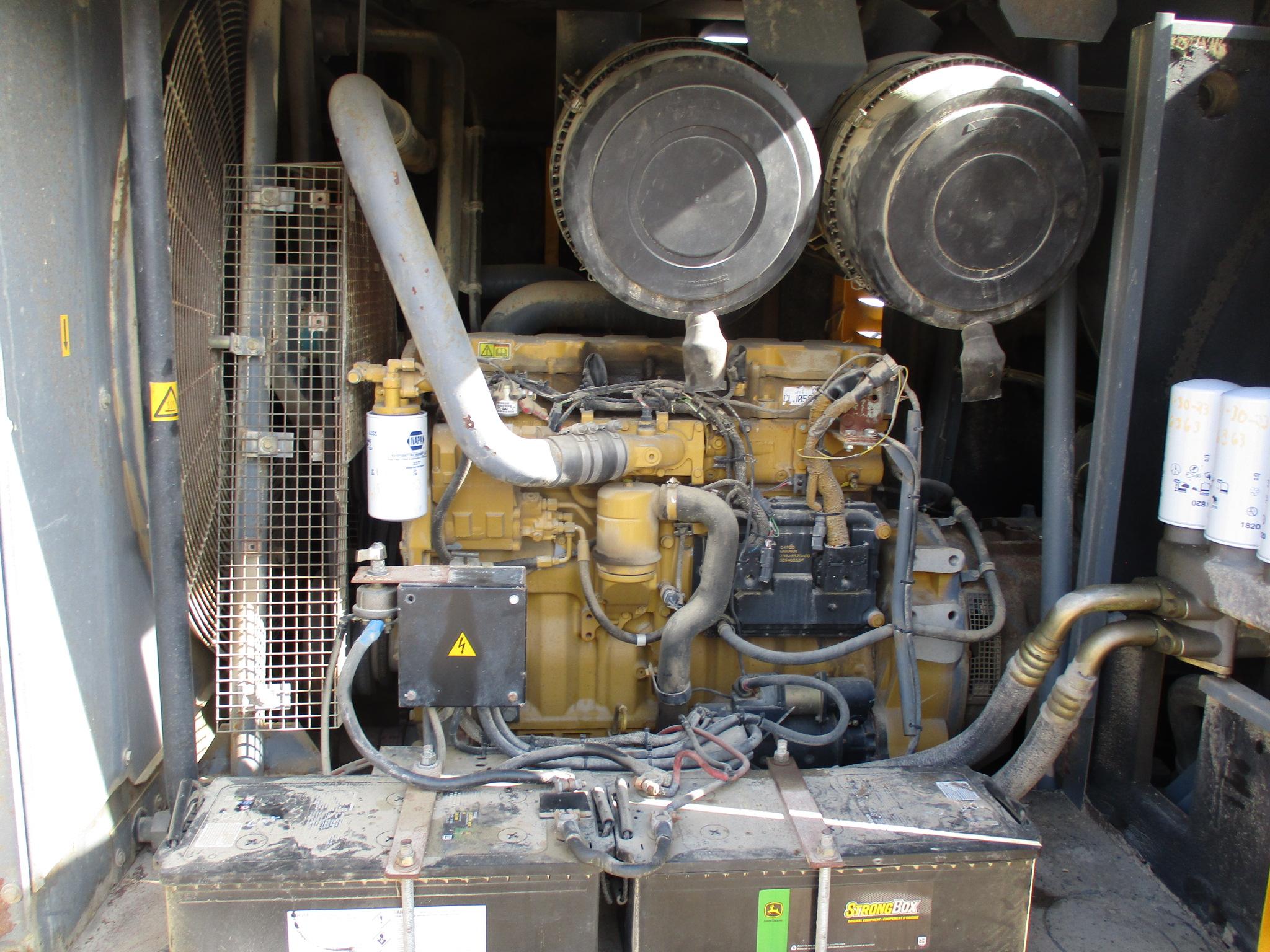 2004 Atlas Corp Mod XAMS1026, portable air compressor, 1200 CFM, Cat C15 Eng. 475 HP  6,369 Hrs.