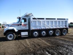 2004 Int 5500 Pay Star Quint axle dump truck, Cummins ISX 15L, 450 HP Eng. 10 sp. 813,733 miles