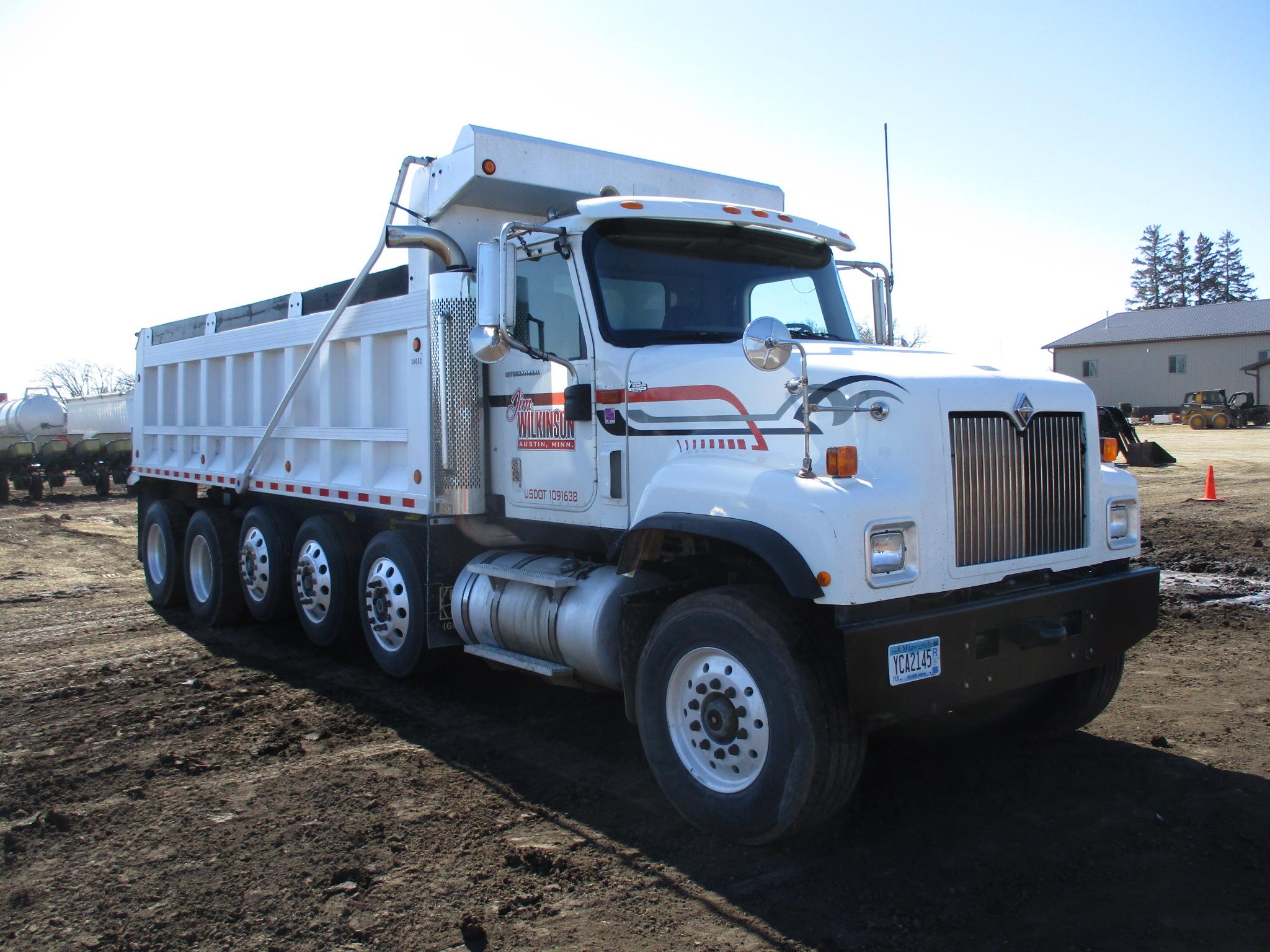 2004 Int 5500 Pay Star Quint axle dump truck, Cummins ISX 15L, 450 HP Eng. 10 sp. 813,733 miles