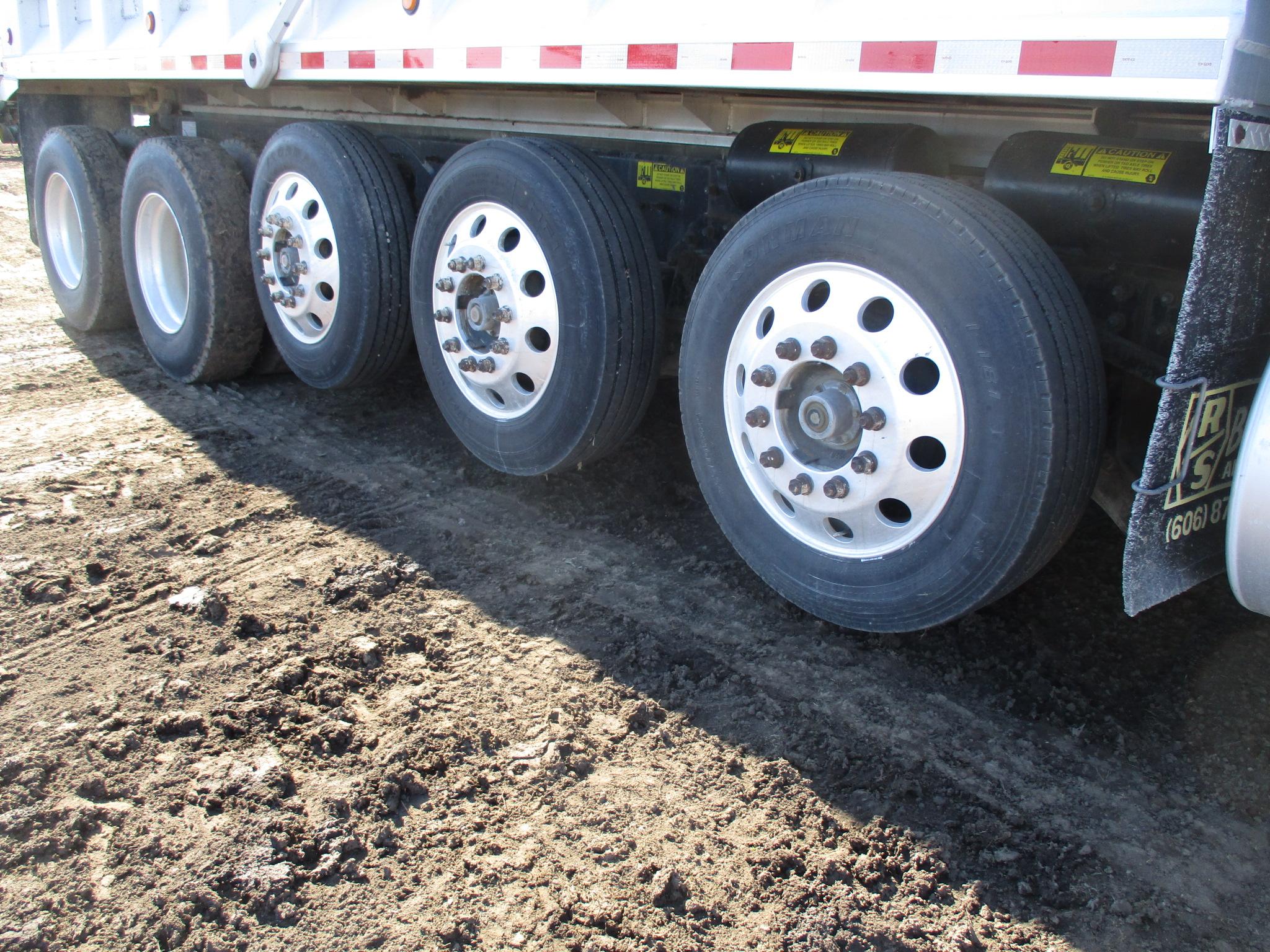 2004 Int 5500 Pay Star Quint axle dump truck, Cummins ISX 15L, 450 HP Eng. 10 sp. 813,733 miles