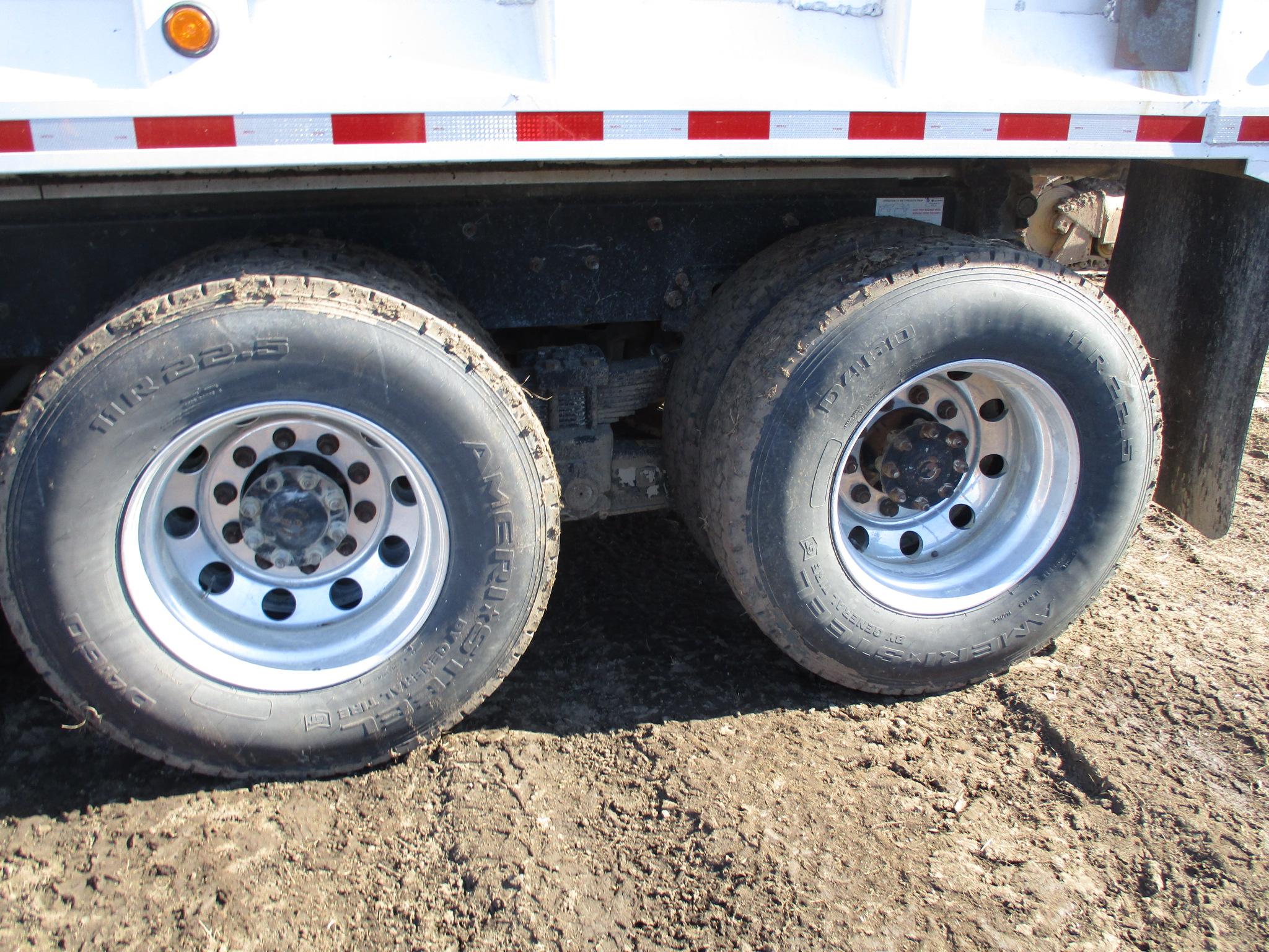 2004 Int 5500 Pay Star Quint axle dump truck, Cummins ISX 15L, 450 HP Eng. 10 sp. 813,733 miles
