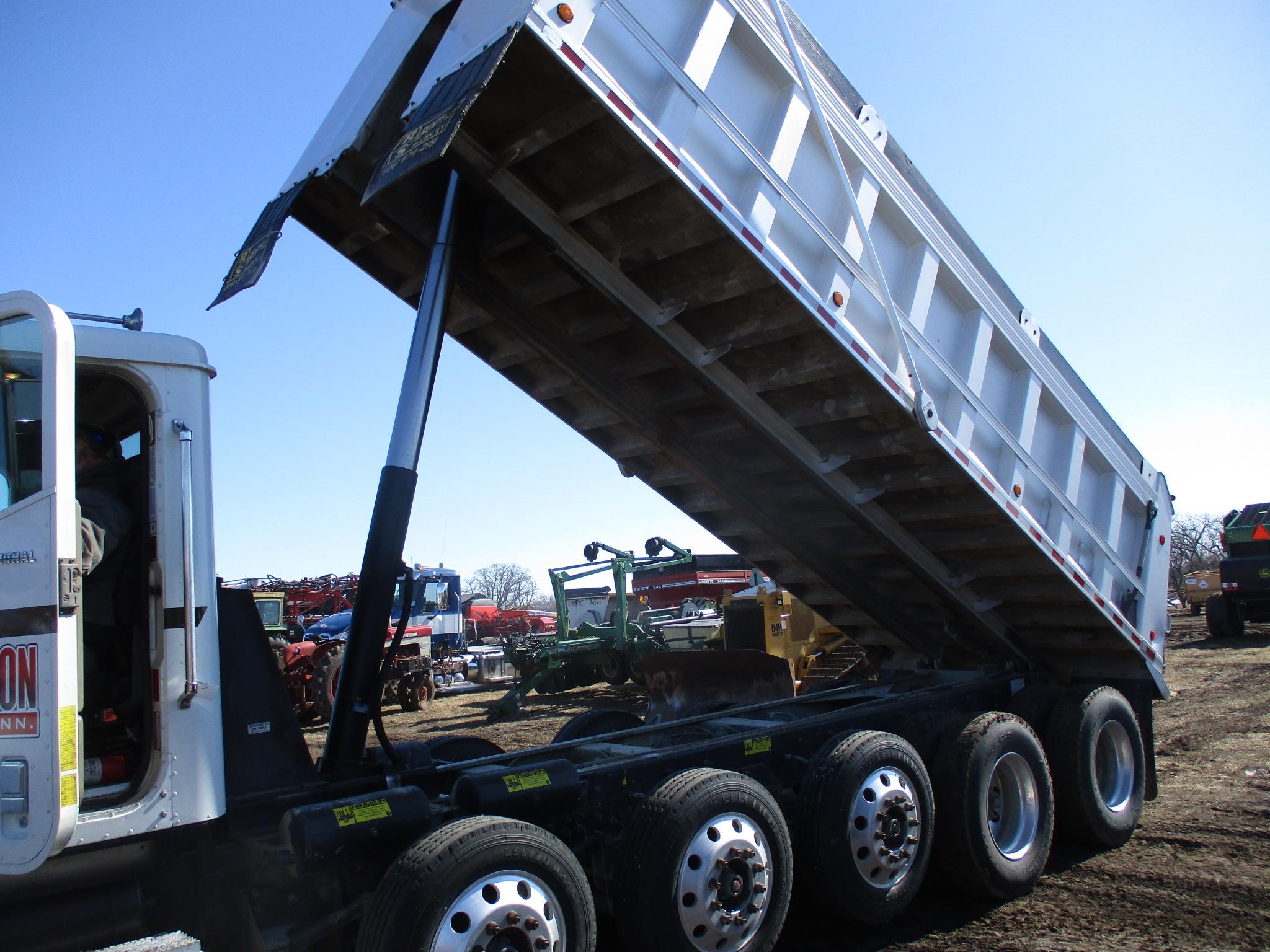 2004 Int 5500 Pay Star Quint axle dump truck, Cummins ISX 15L, 450 HP Eng. 10 sp. 813,733 miles