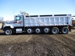 2004 Int 5500 Pay Star Quint axle dump truck, Cummins ISX 15L, 450 HP Eng. 10 sp. 813,733 miles