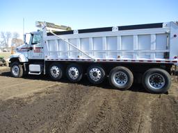 2004 Int 5500 Pay Star Quint axle dump truck, Cummins ISX 15L, 450 HP Eng. 10 sp. 813,733 miles